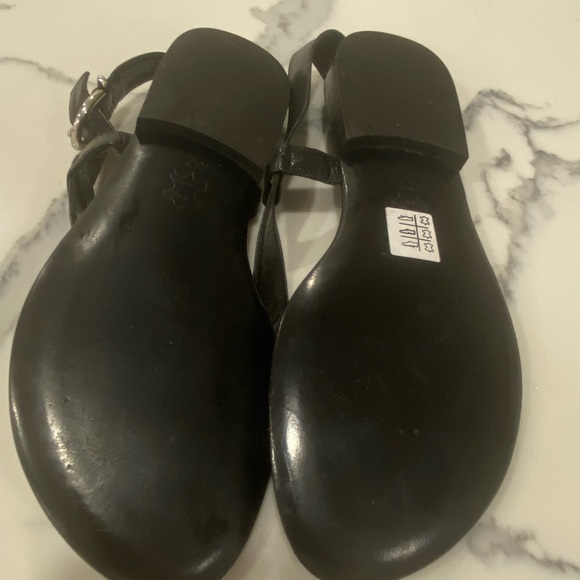 Black flat sandals - Picture 2 of 2